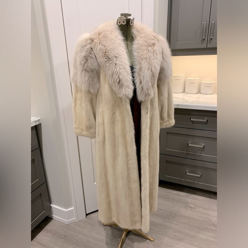 Elegant Cream Fur Coat - Mink & Fox - 1980’s Medium